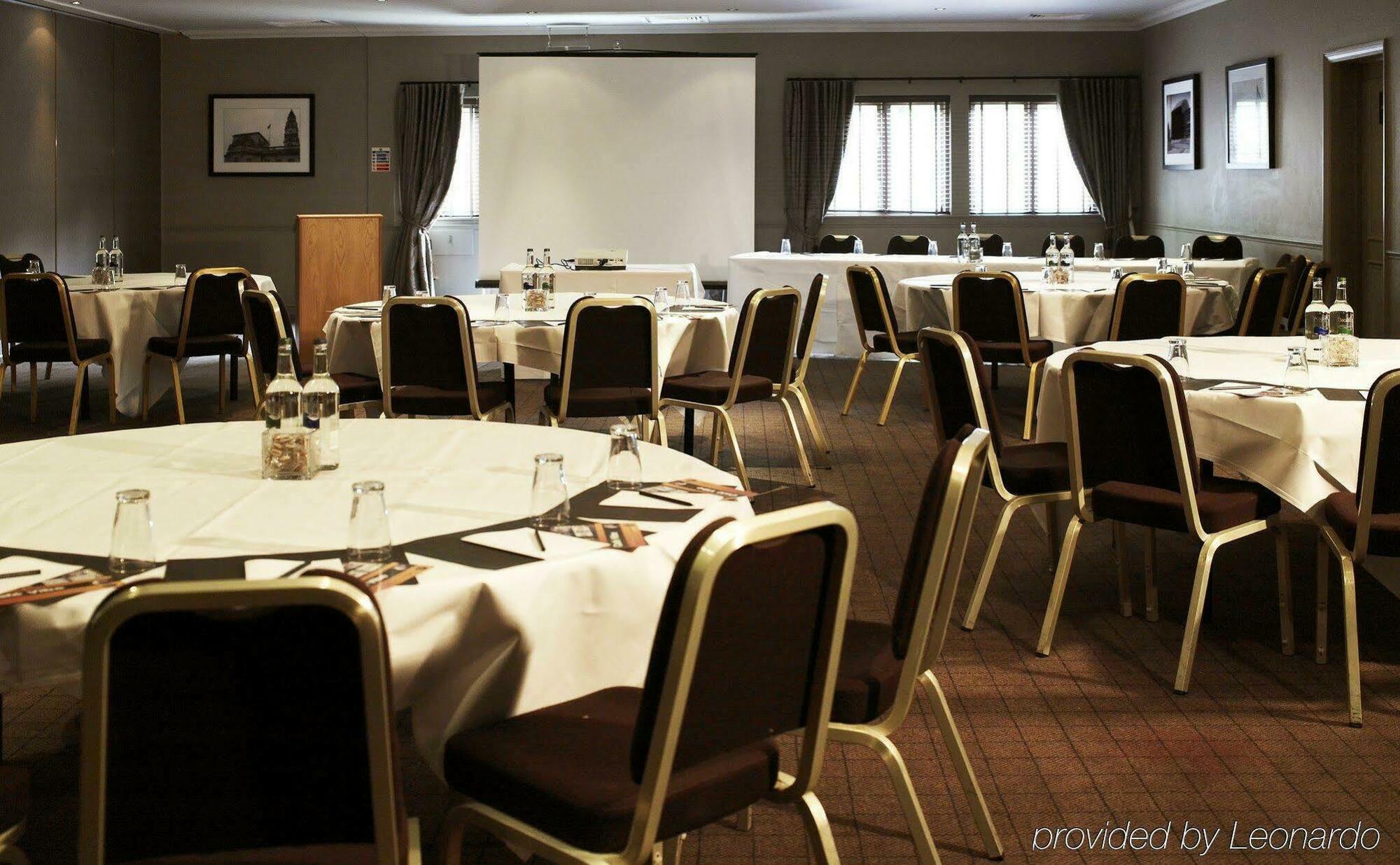 Village Hotel Cardiff Extérieur photo